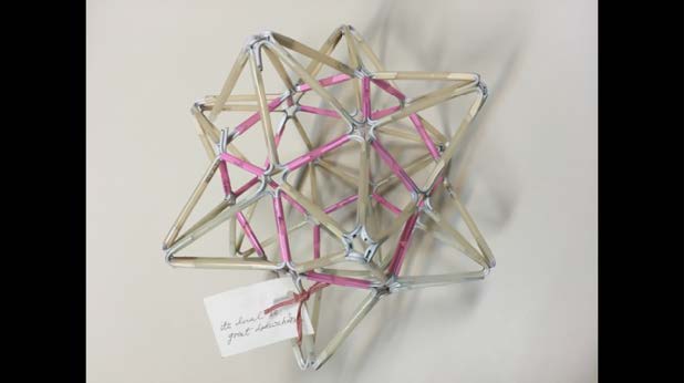 Pequeño dodecaedro estrellado (60 caras)